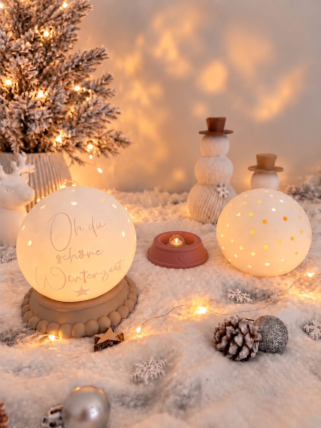❄️ Leucht-Schneekugel – „O du schöne Weihnachtszeit“ & Lochmuster - inkl. Ballonlicht | 2er Set verfügbar