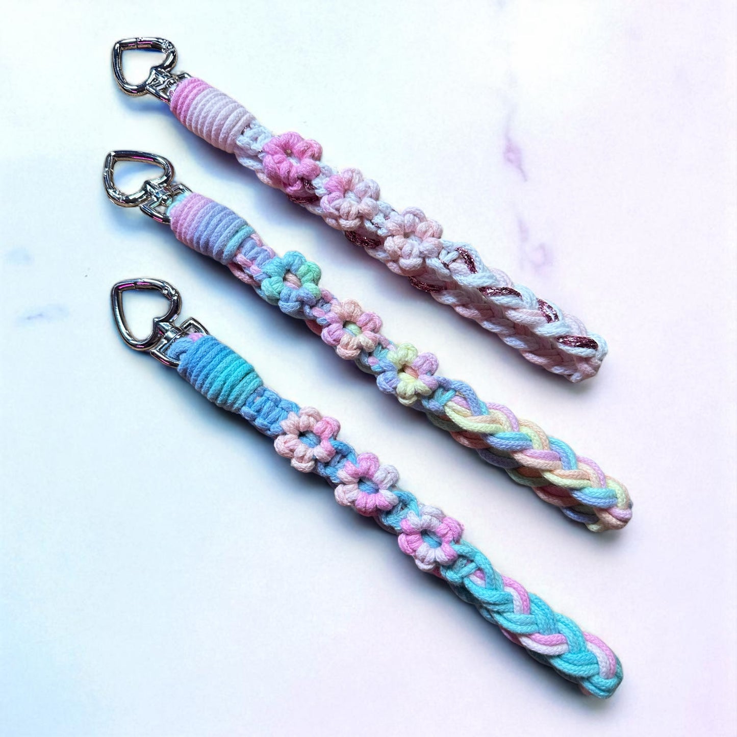 Blumen GEFLOCHTEN Makramee Schlüsselanhänger mit Schlaufe Handgelenk